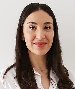 Dra. Thais Salas, especialista en Cirugía Plástica, Estética y Reconstructiva, en el Centro Médico Sendagrup de Donostia - San Sebastián